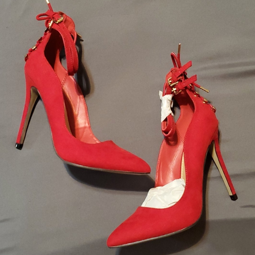 Red pumps